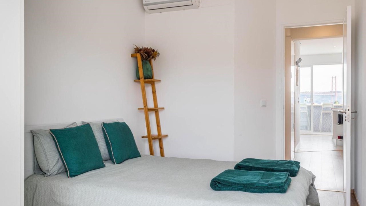 Photo of Bedroom in Linda-a-Velha