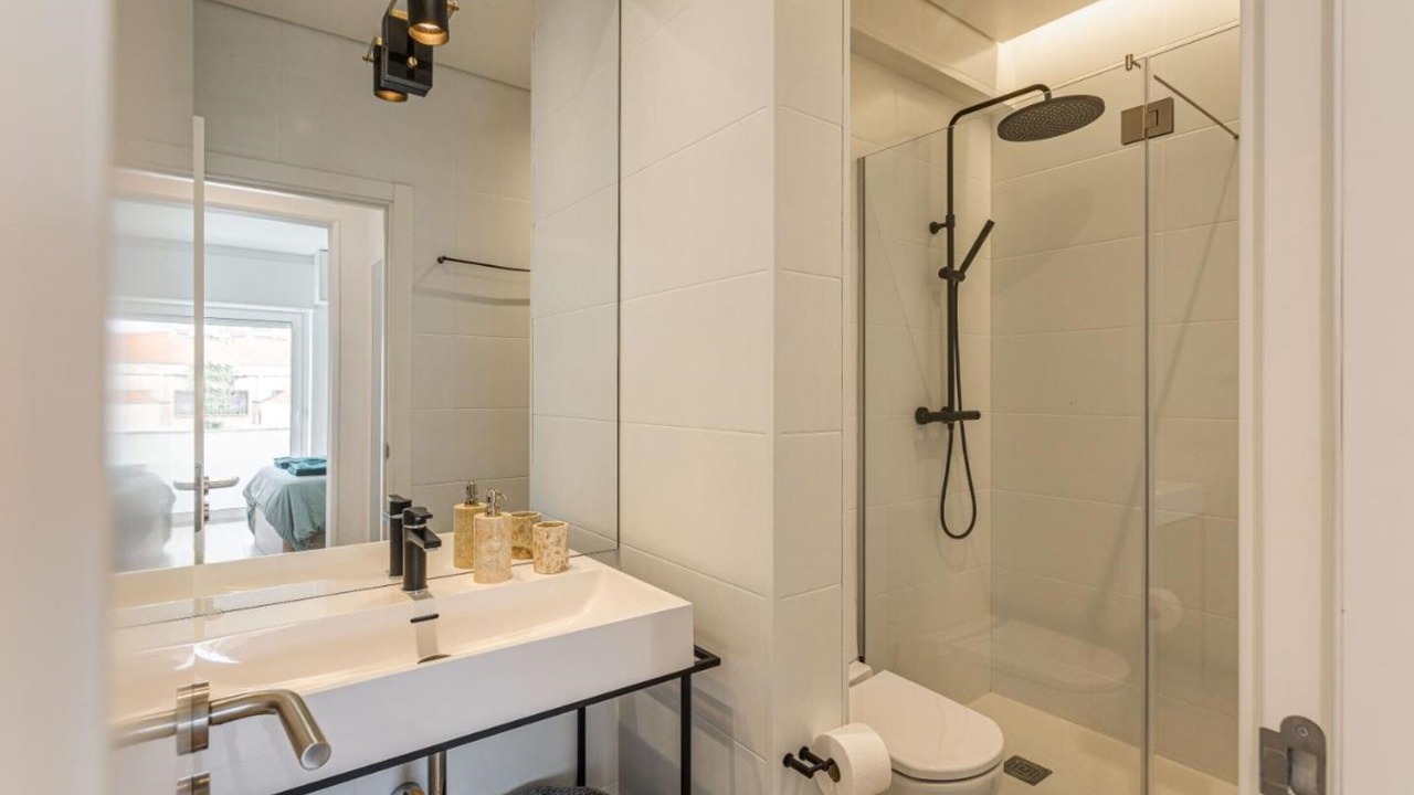 Photo of Bathroom in Linda-a-Velha