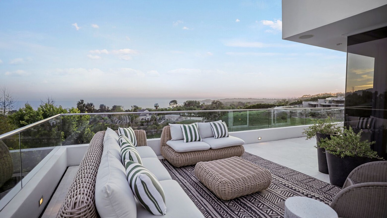 Photo of Patio Balcony in Central Malibu