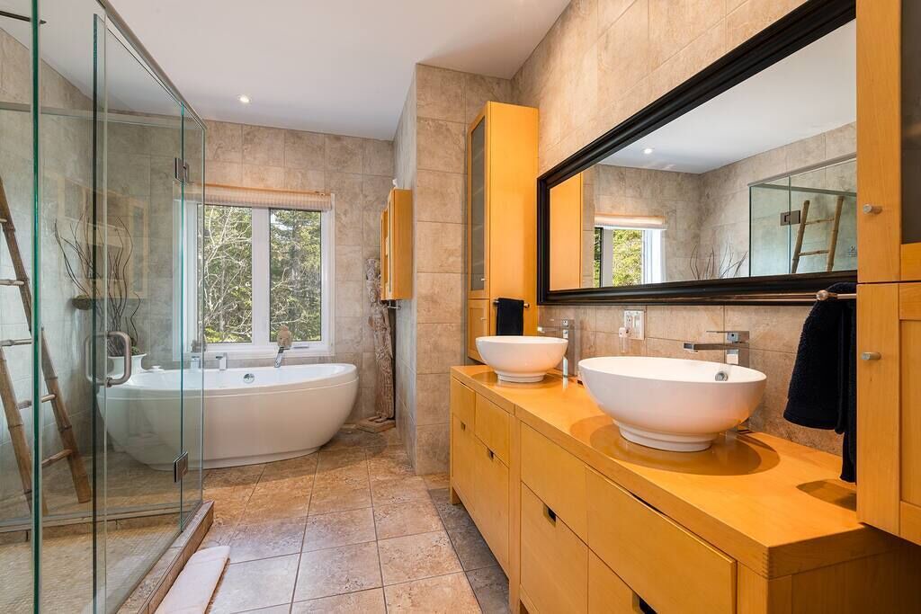 Photo of Bathroom in Saint Irenee