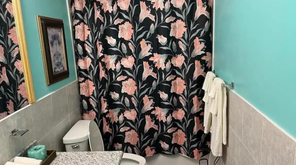 Photo of Bathroom in Rokers Point