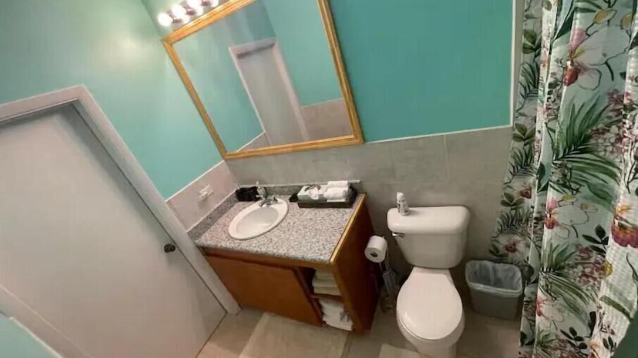 Photo of Bathroom in Rokers Point