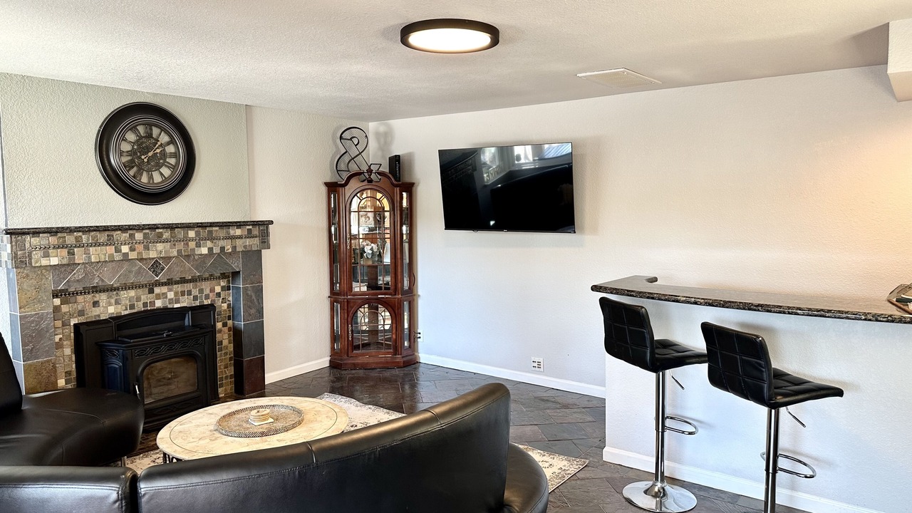 Photo of Livingroom in Nut Tree