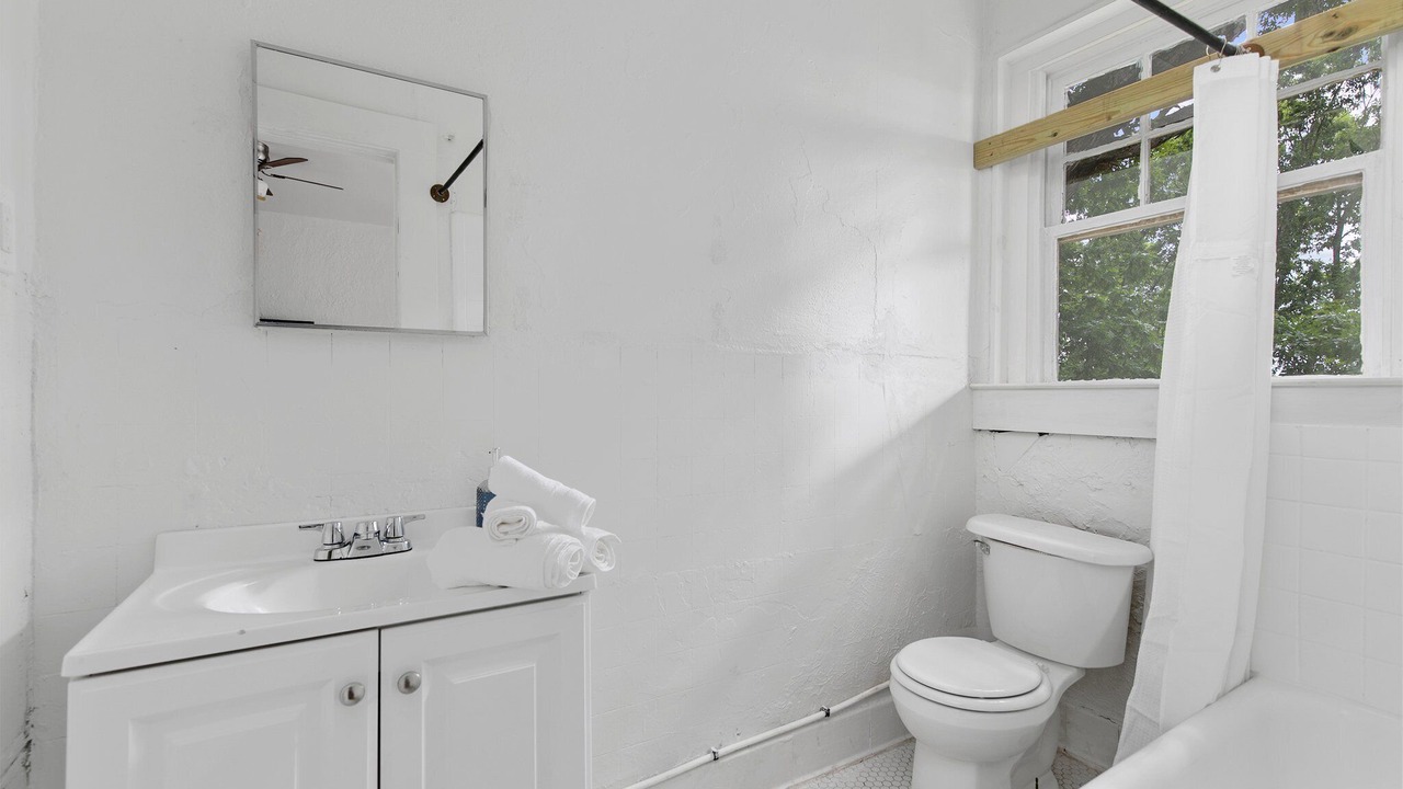 Photo of Bathroom in Redmont Park