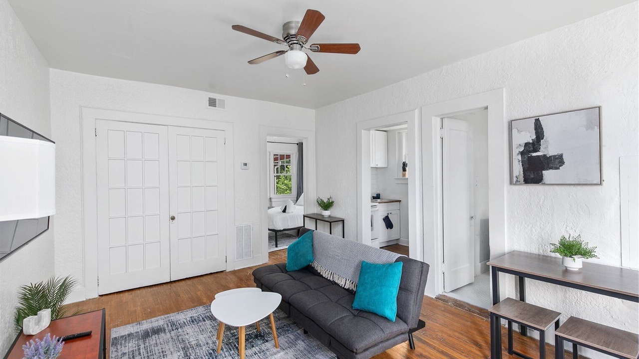 Photo of Livingroom in Redmont Park