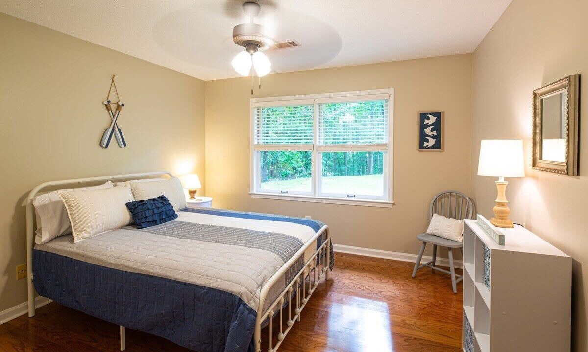 Photo of Bedroom in Northport