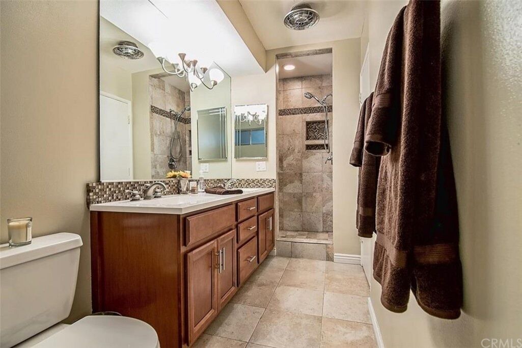 Photo of Bathroom in Toluca Lake