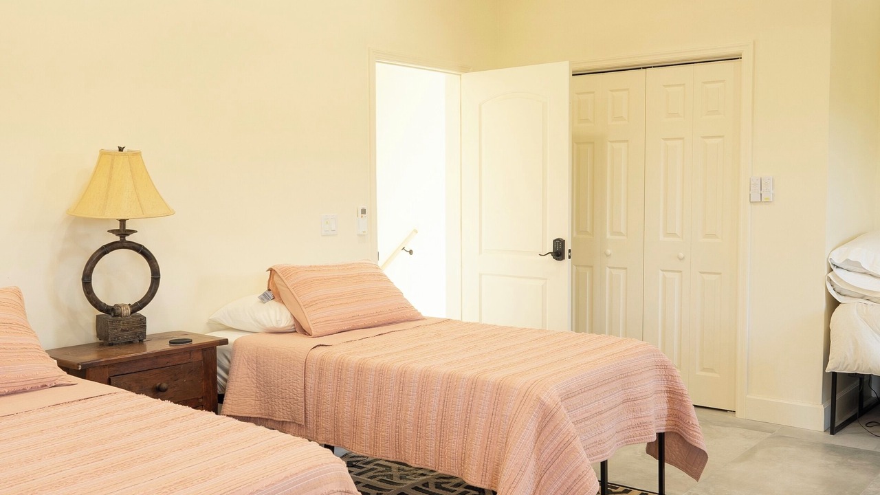 Photo of Bedroom in Green Turtle Cay