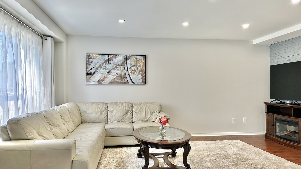Photo of Livingroom in Alcona