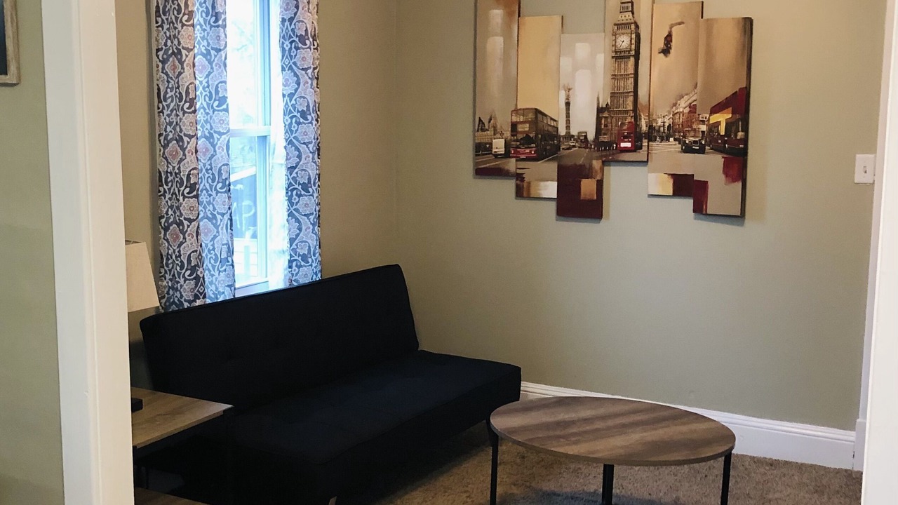 Photo of Livingroom in Tonawanda