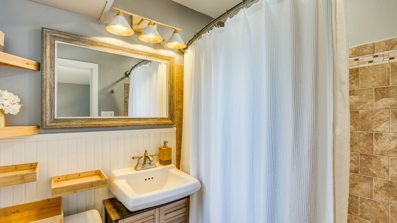 Photo of Bathroom in Southeast Pensacola