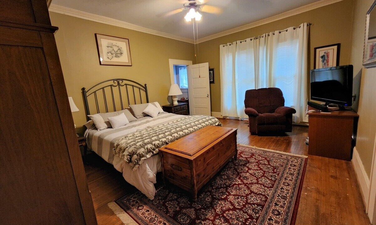 Photo of Bedroom in Tuscaloosa