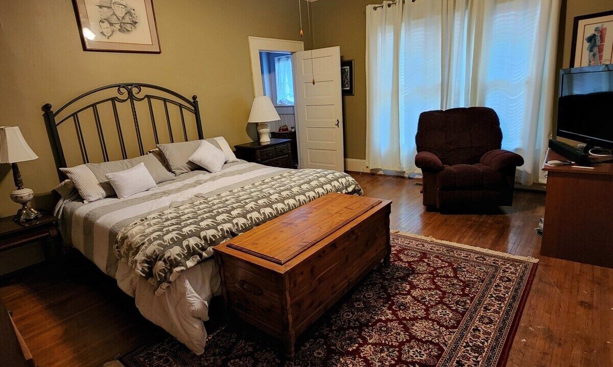Photo of Bedroom in Tuscaloosa
