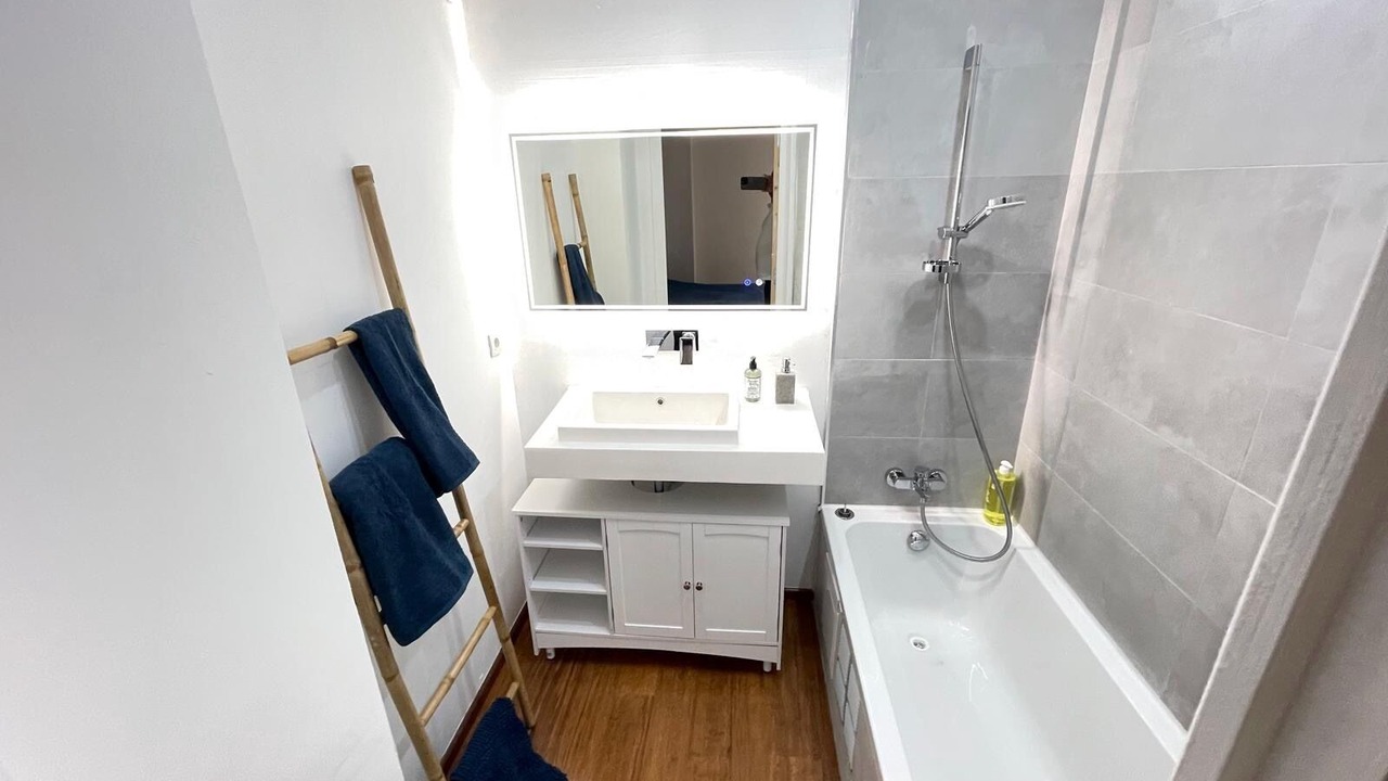 Photo of Bathroom in Quartier du Port
