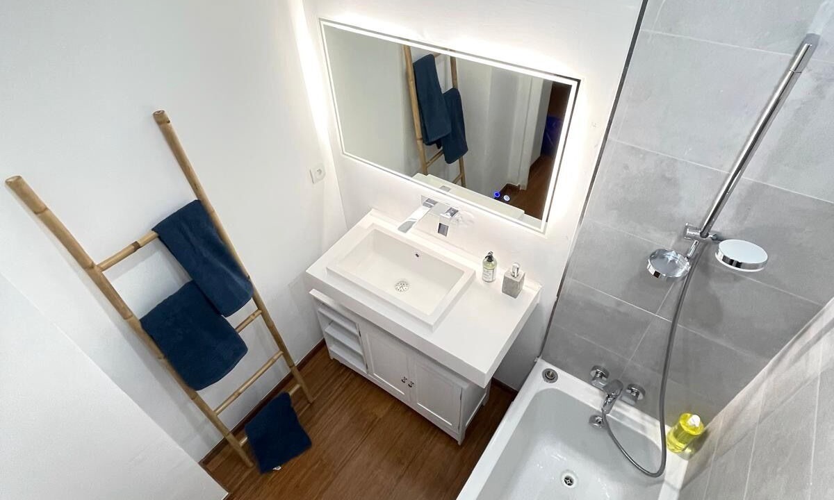 Photo of Bathroom in Quartier du Port