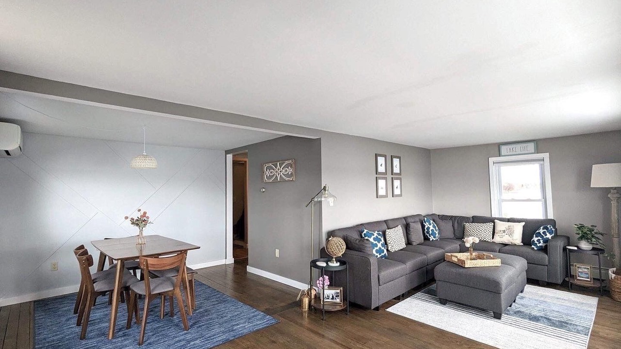 Photo of Livingroom in Seneca Falls