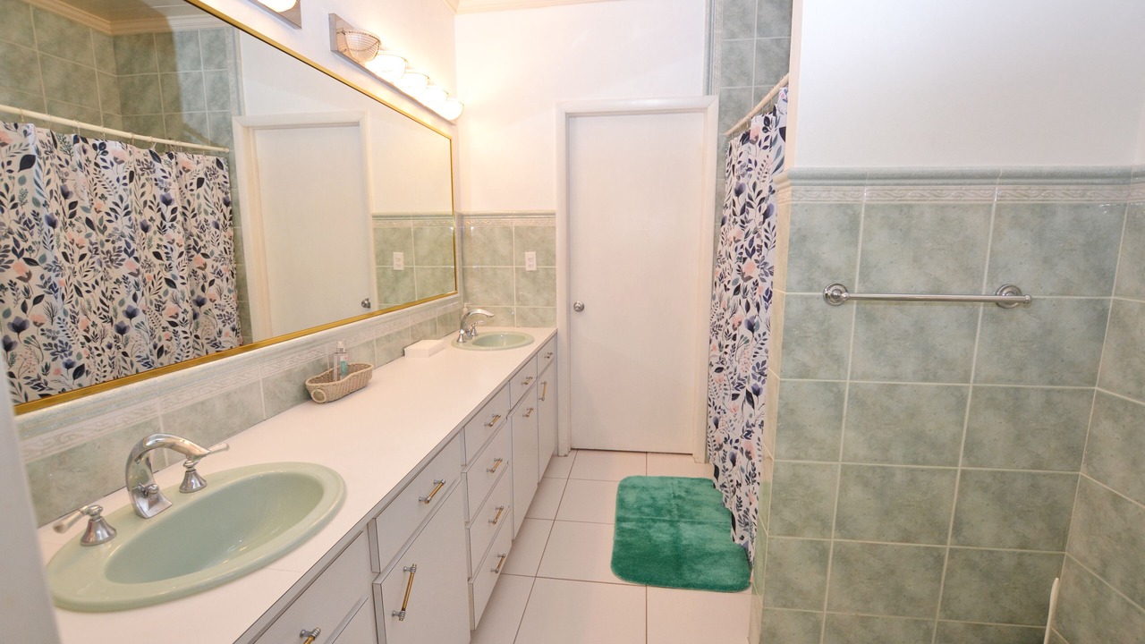 Photo of Bathroom in Spanish Wells
