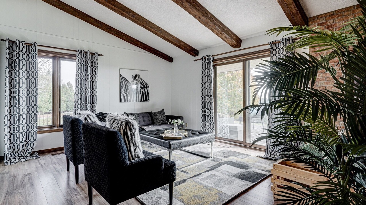 Photo of Livingroom in Guelph/Eramosa
