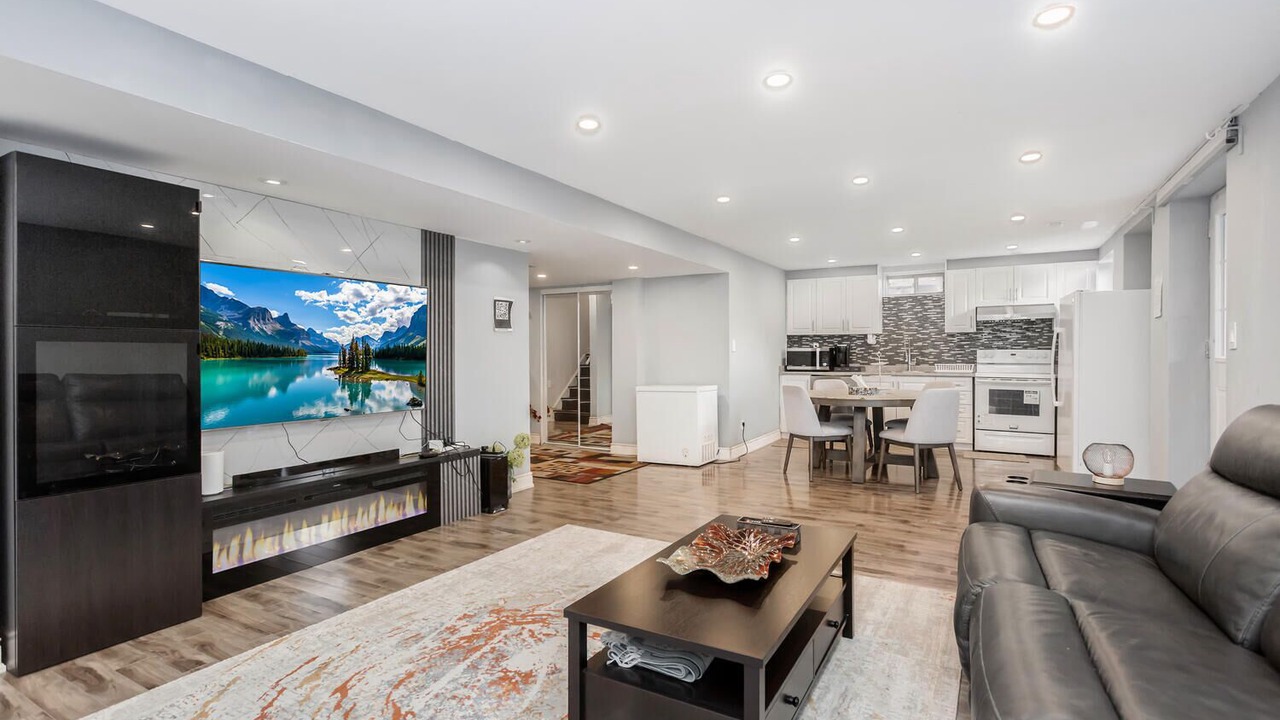 Photo of Livingroom in Halton Regional Municipality