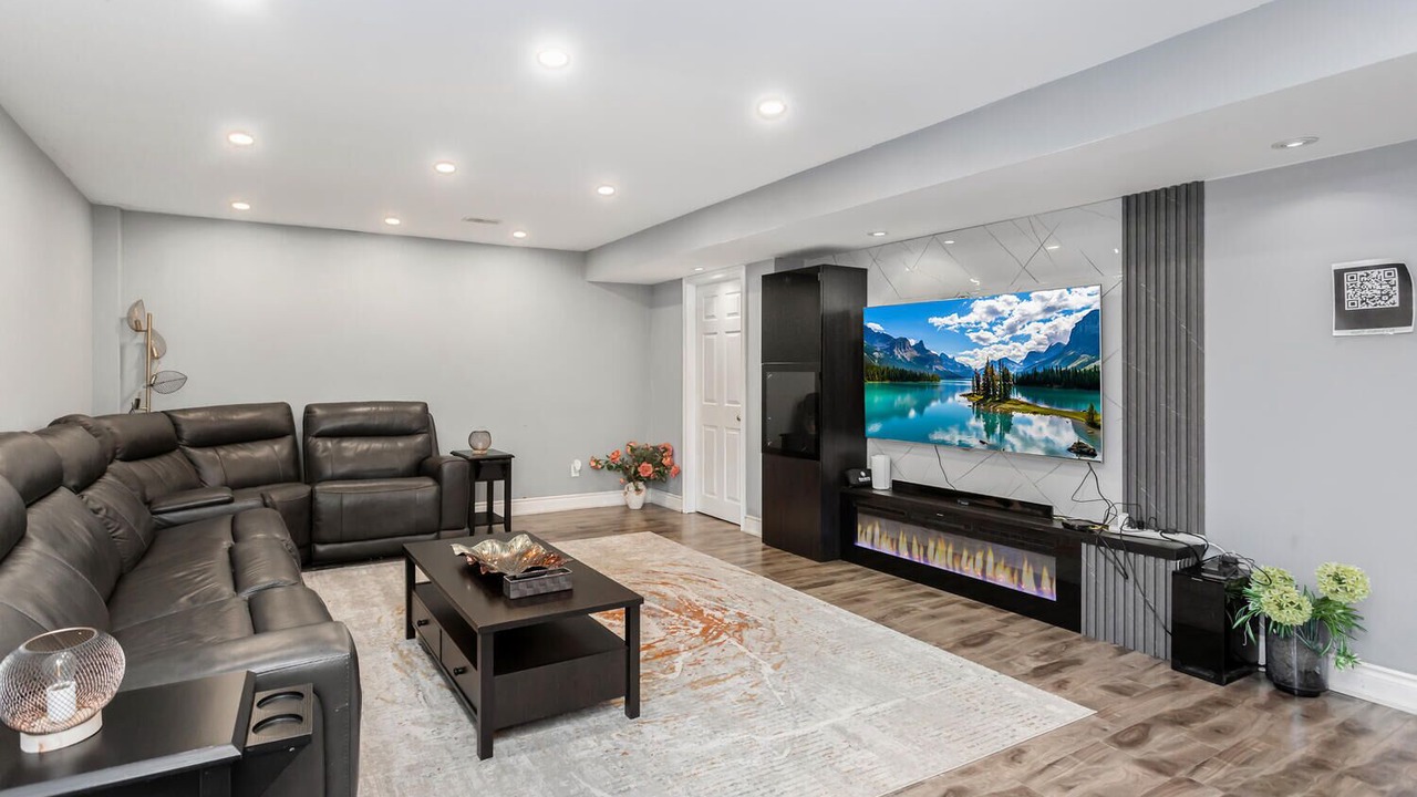 Photo of Livingroom in Halton Regional Municipality