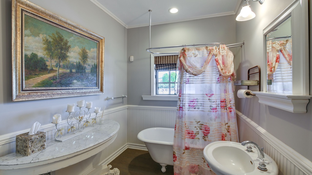 Photo of Bathroom in Orange