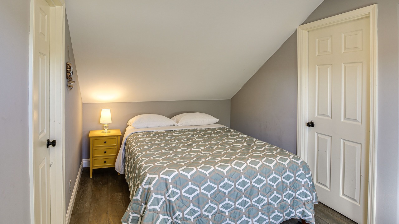 Photo of Bedroom in Orange
