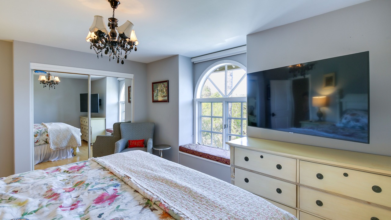 Photo of Bedroom in Orange