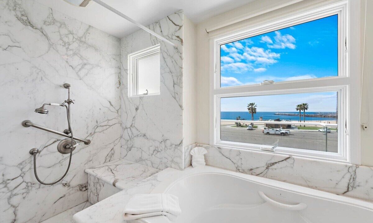 Photo of Bathroom in Corona del Mar