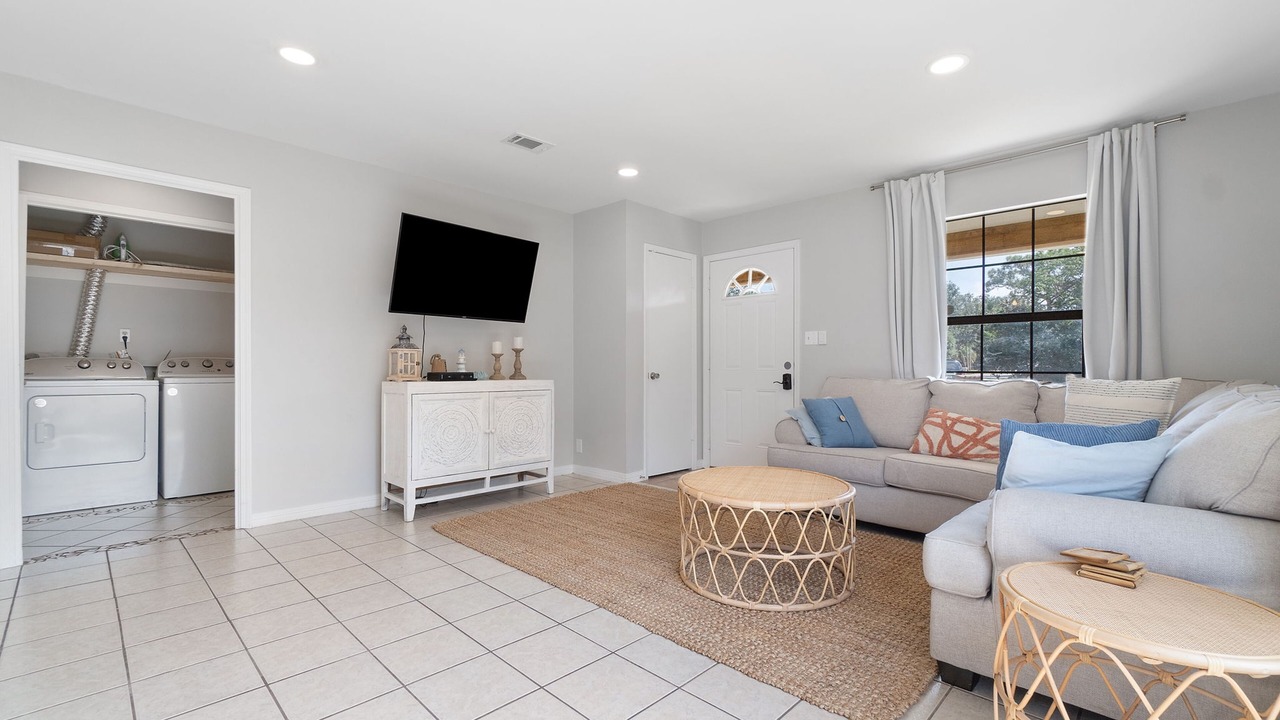 Photo of Livingroom in Gulf Breeze