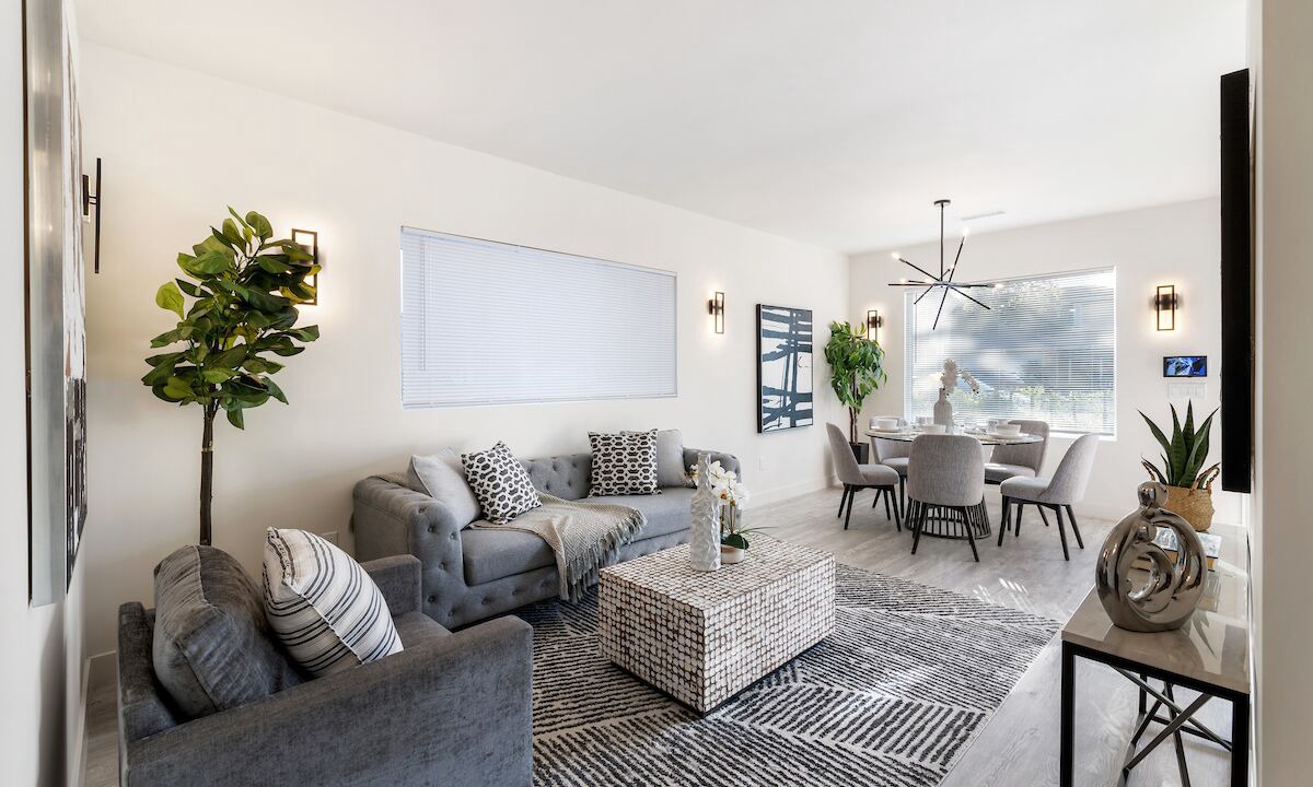 Photo of Livingroom in Miracle Mile
