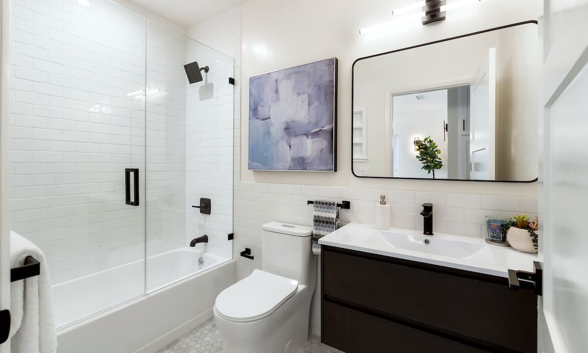 Photo of Bathroom in Miracle Mile