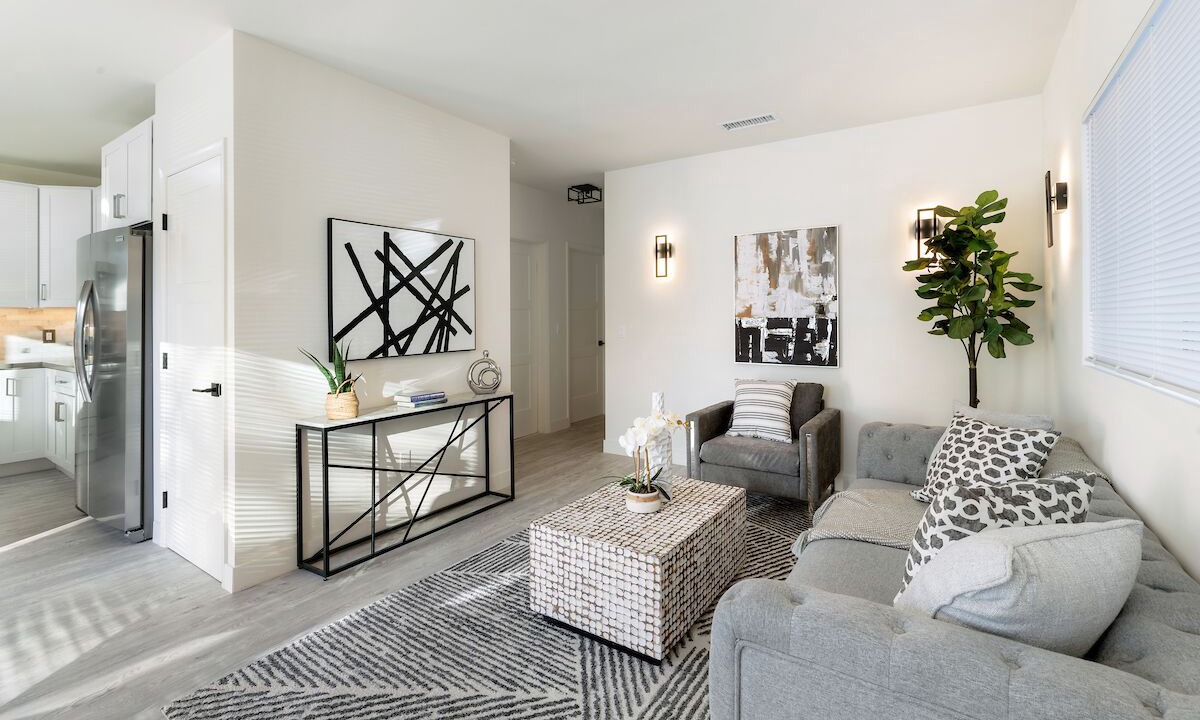 Photo of Livingroom in Miracle Mile