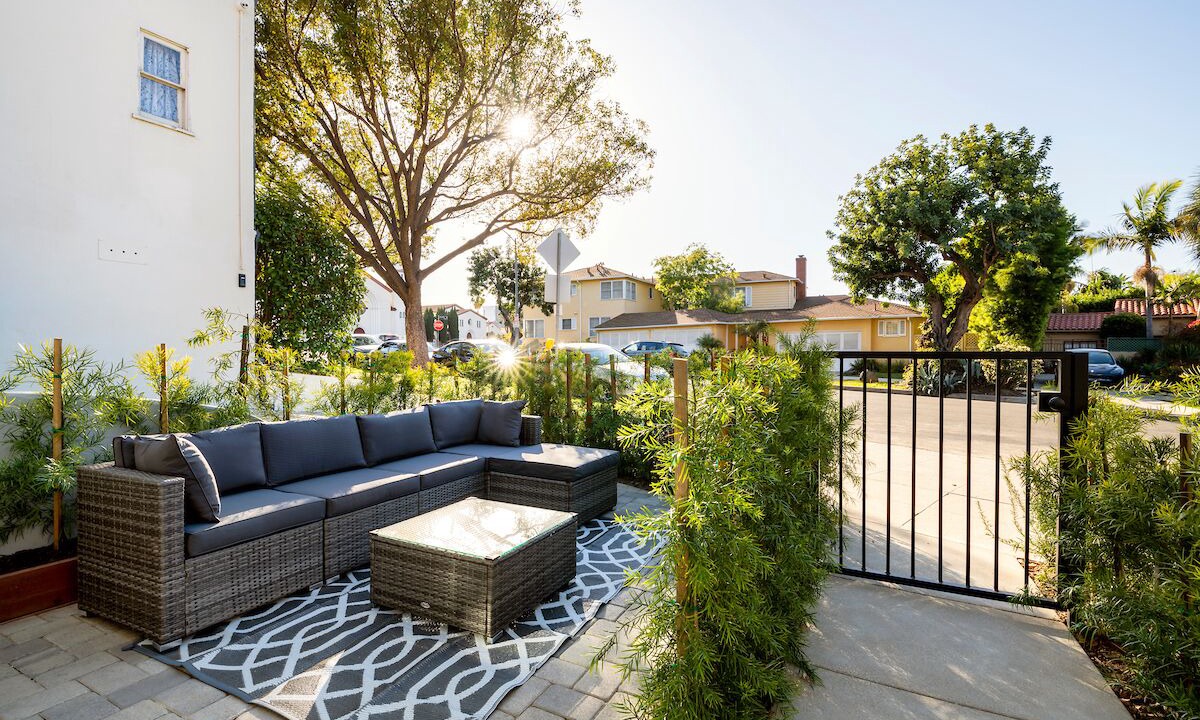 Photo of Outdoor in Miracle Mile
