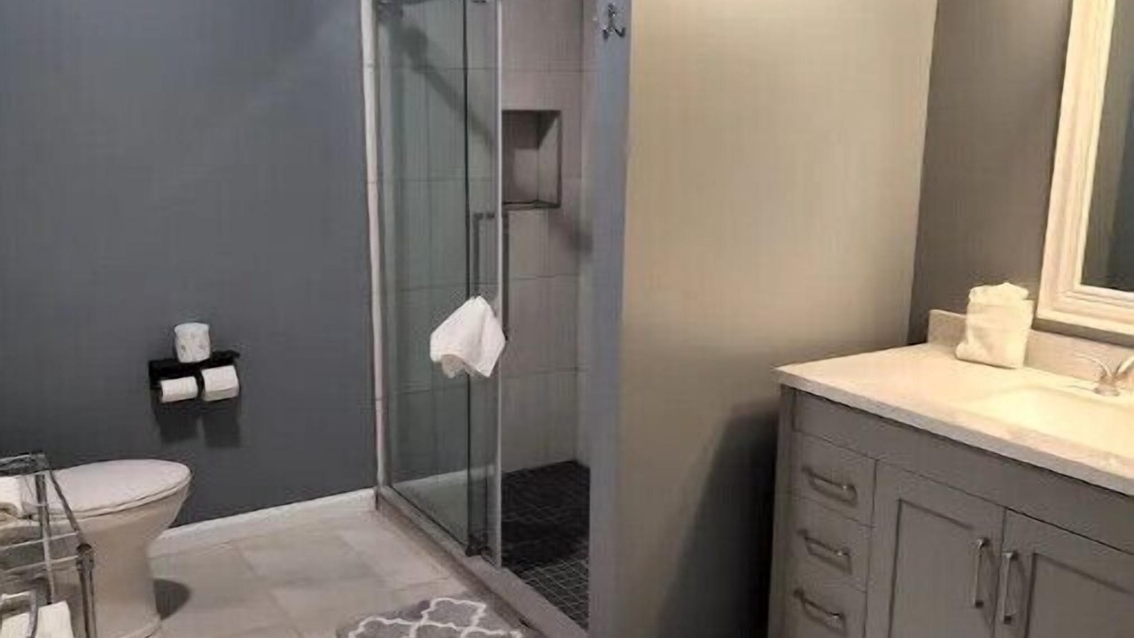 Photo of Bathroom in Downtown Niagara Falls