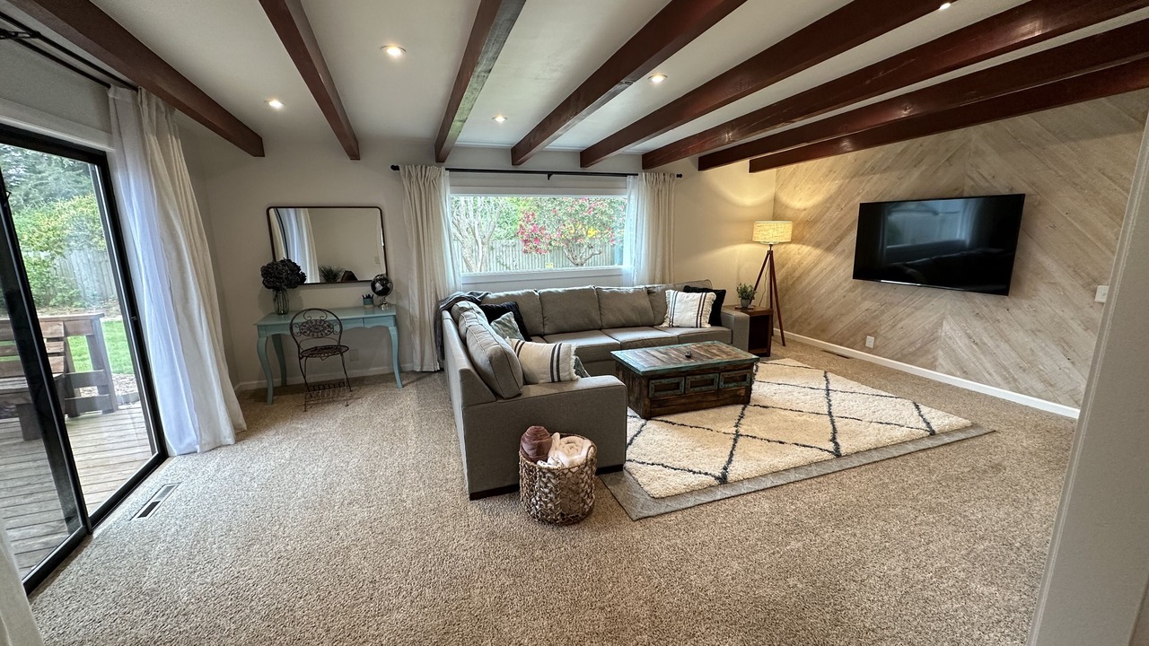 Photo of Livingroom in Crescent City