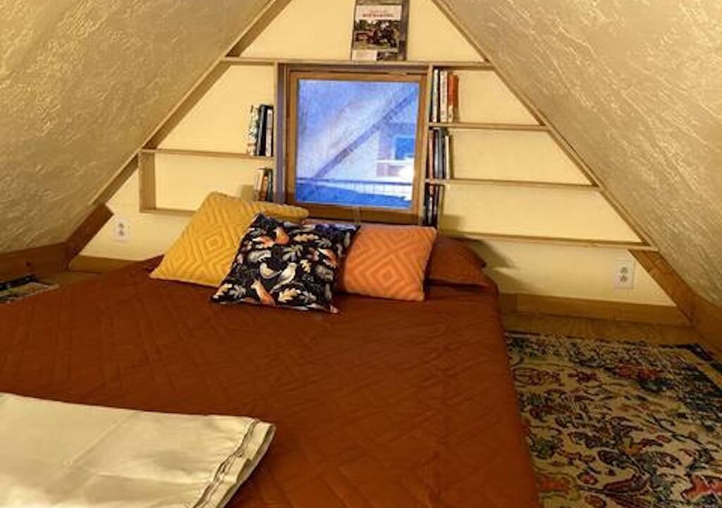 Photo of Bedroom in Court House