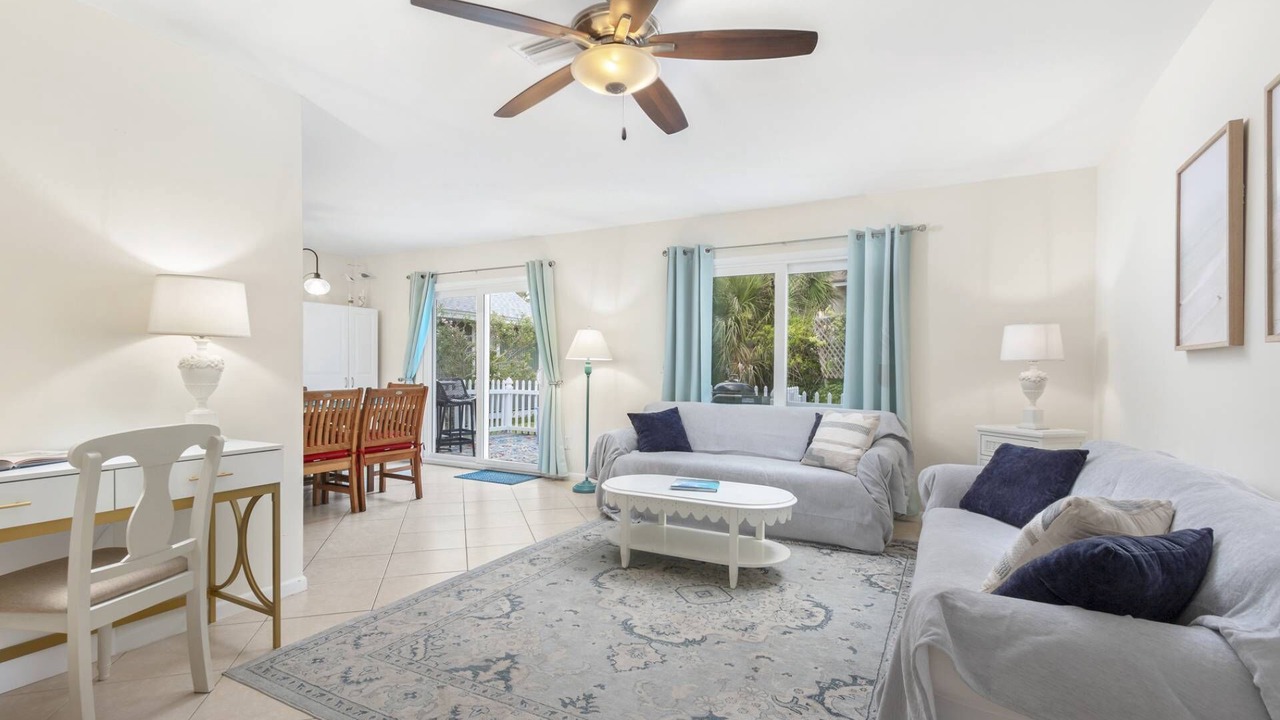 Photo of Livingroom in Surfcrest Village
