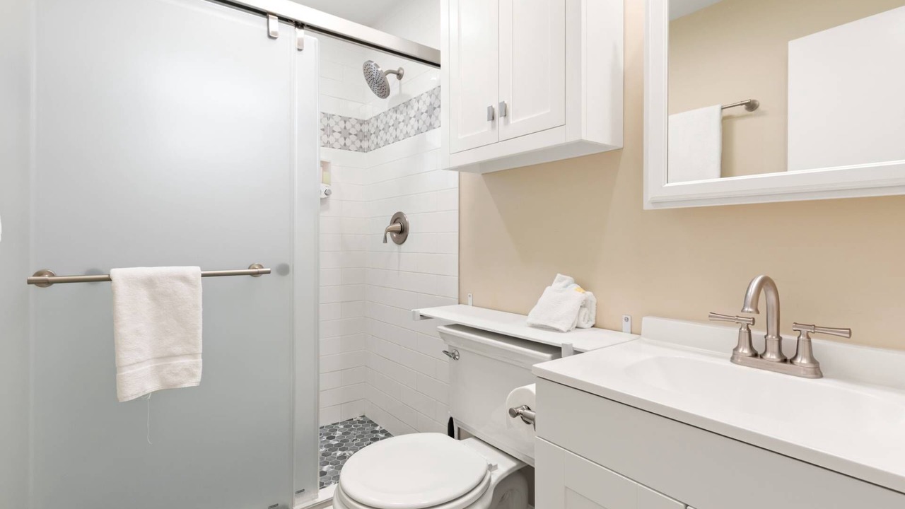 Photo of Bathroom in Surfcrest Village