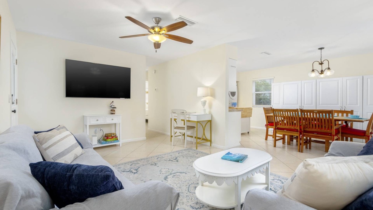 Photo of Livingroom in Surfcrest Village