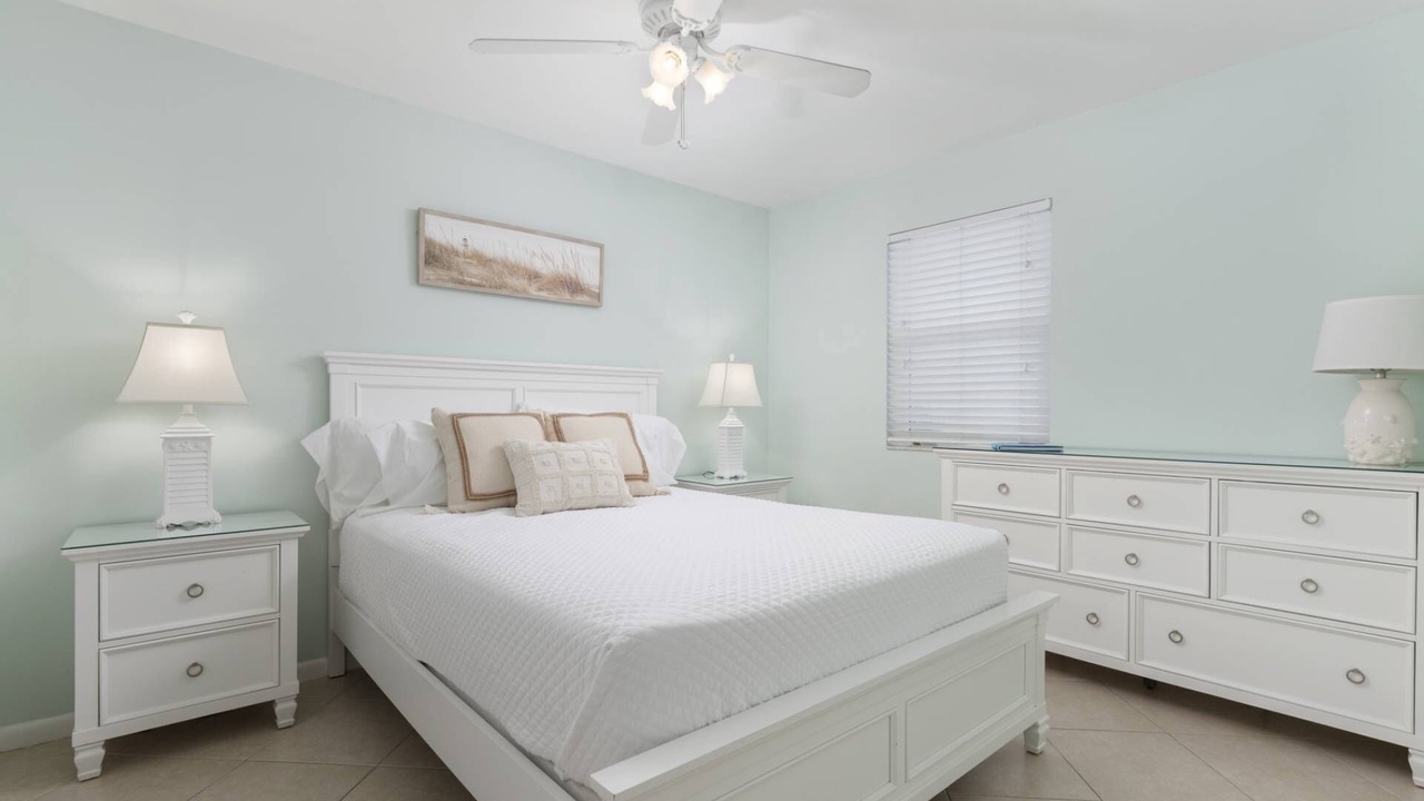 Photo of Bedroom in Surfcrest Village