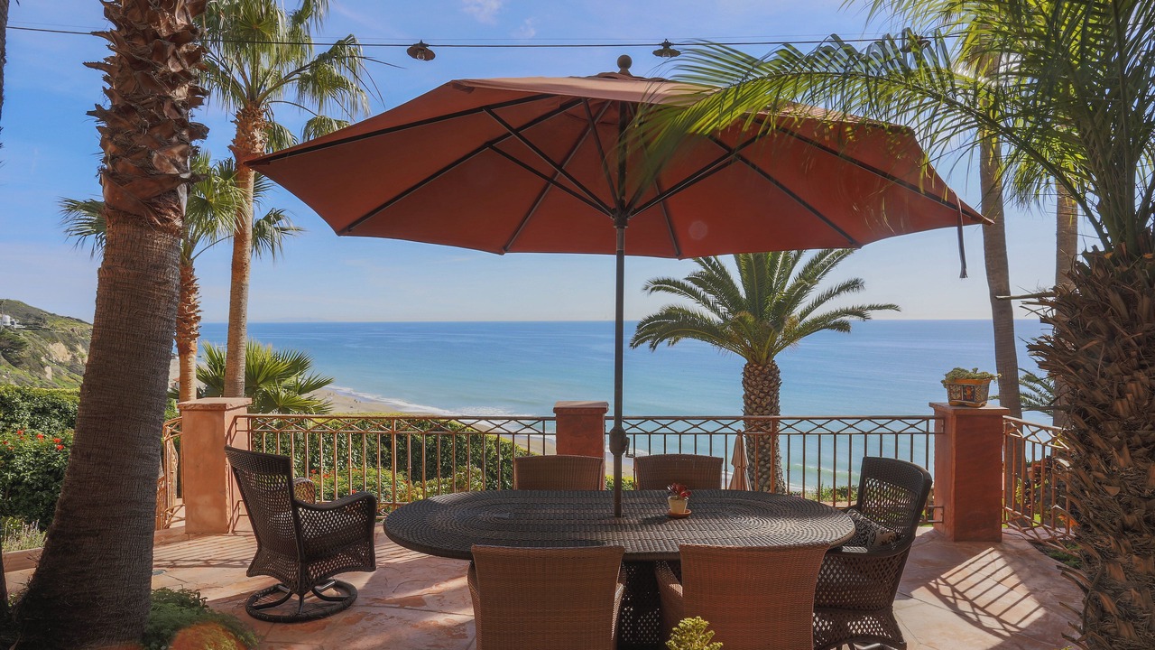 Photo of Livingroom in Central Malibu
