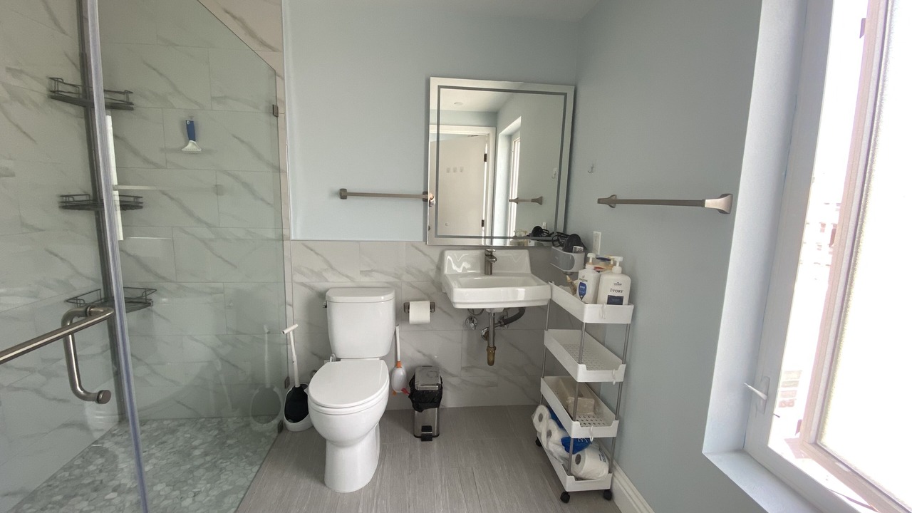 Photo of Bathroom in Wilshire Center