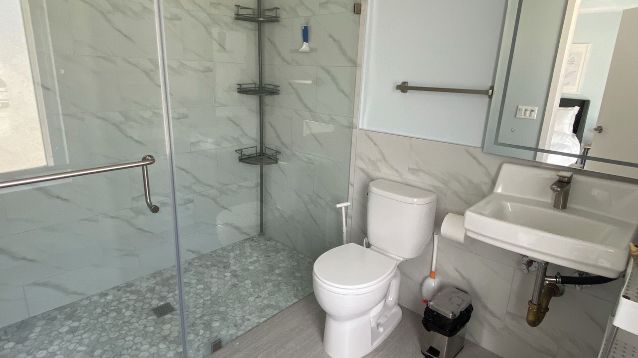 Photo of Bathroom in Wilshire Center