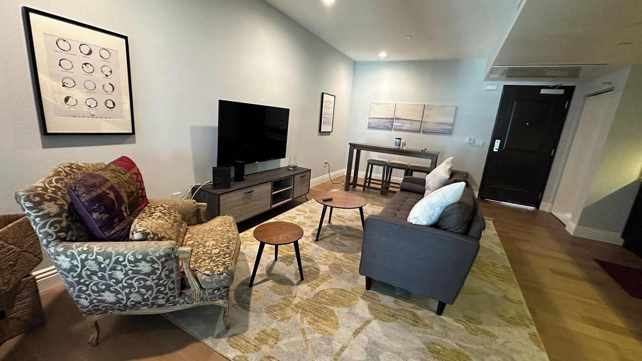 Photo of Livingroom in Wilshire Center