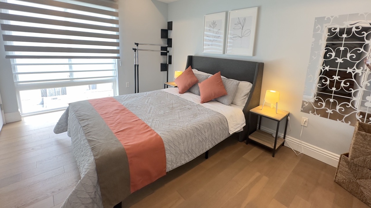 Photo of Bedroom in Wilshire Center