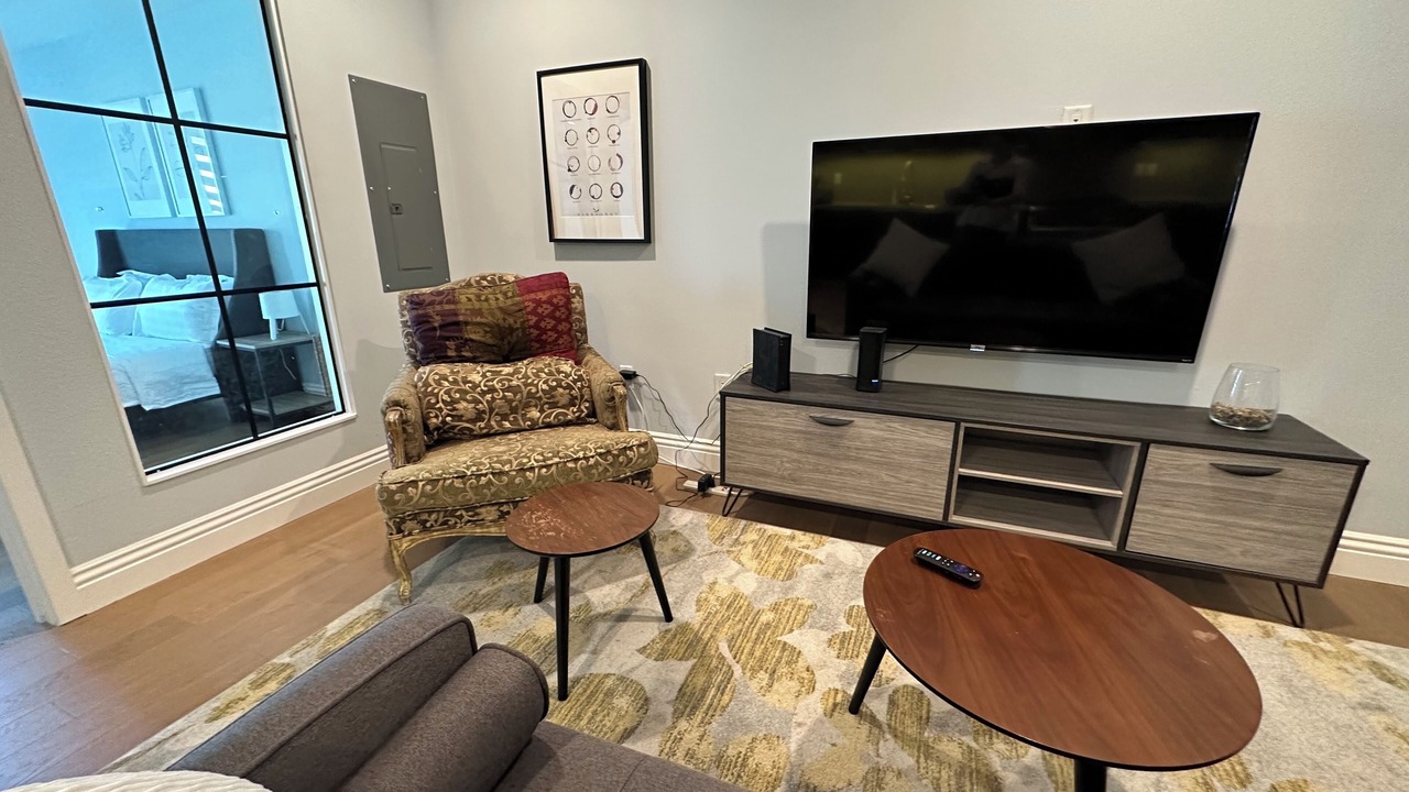 Photo of Livingroom in Wilshire Center