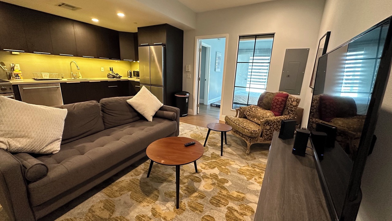 Photo of Livingroom in Wilshire Center