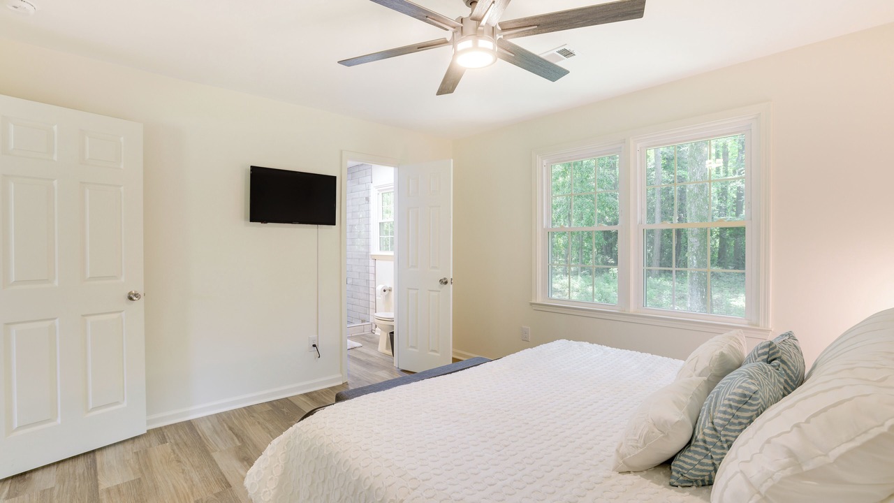 Photo of Bedroom in Northport