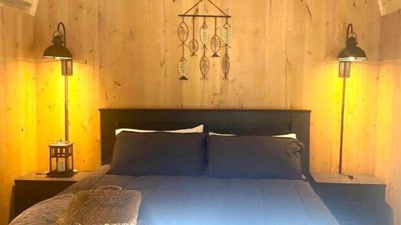 Photo of Bedroom in Cave Junction