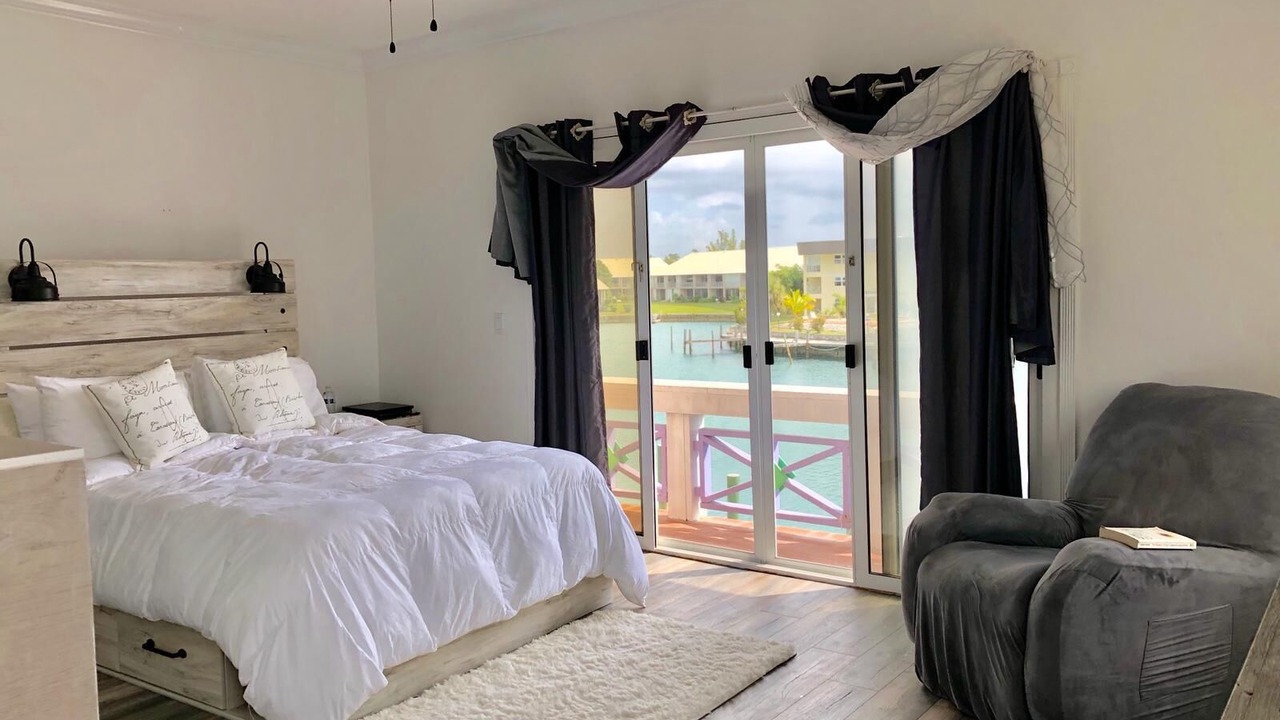 Photo of Bedroom in Bahamas Terrace